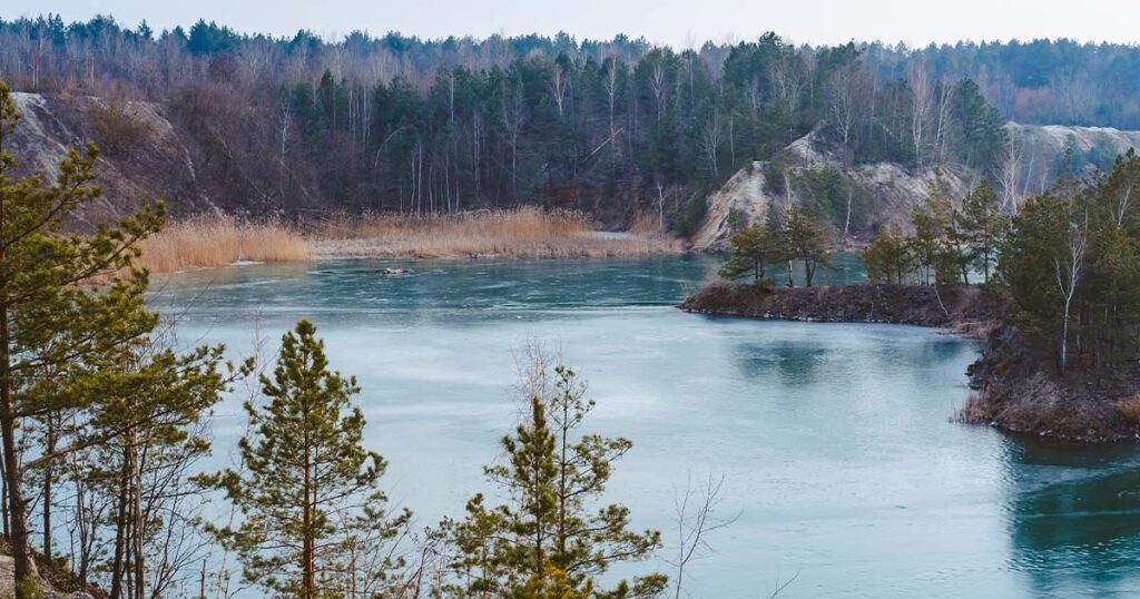 self confidence vs self esteem